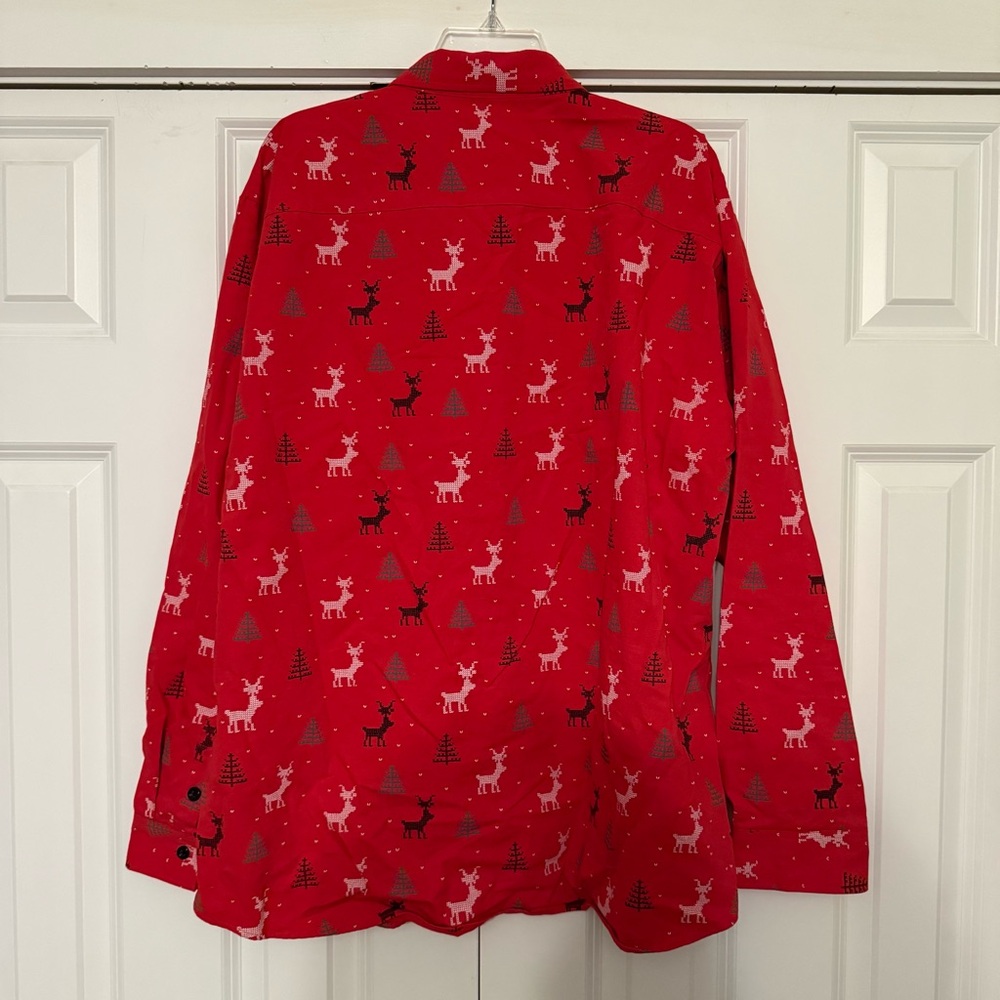 ⭐️ Red Festive Button-Up Shirt - Picture 2 of 3